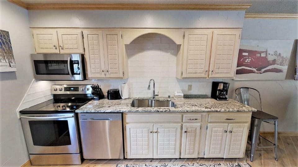 Your fully equipped kitchen features stainless steel appliances, granite countertops, and everything you need to prepare meals during your stay, whether it's a quick breakfast or a full dinner.