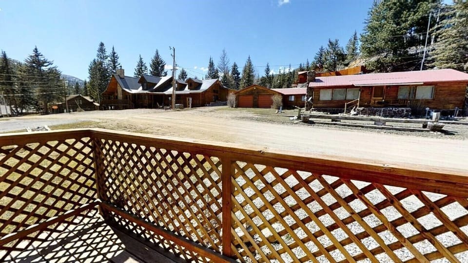 Rustic log cabins set amid evergreen forests and mountain scenery create a peaceful retreat surrounded by natural beauty.