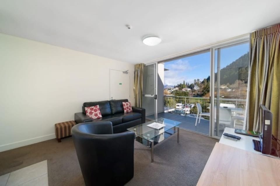 City Apartment | Living area | 40-inch flat-screen TV with satellite channels, TV