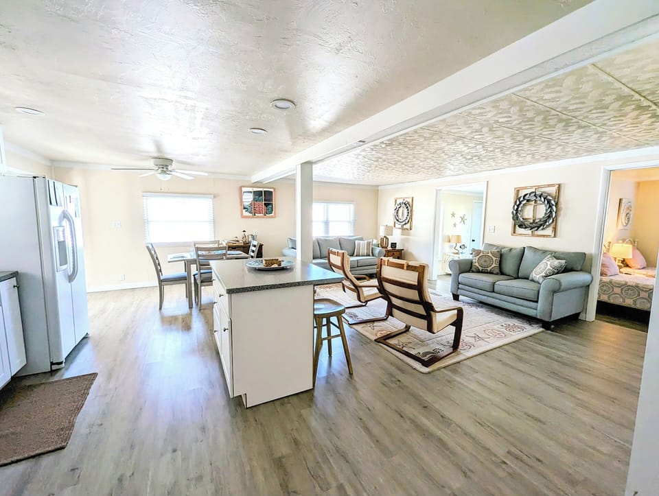 38166 Bow Street, Ocean View - living area - Cozy secondary perspective of the living room highlighting the wall-mounted flat-screen TV and neutral color palette.