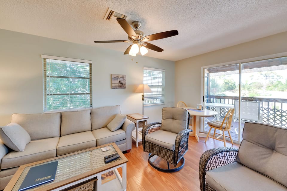 Living Room | Main Floor | Sleeper Sofa | Air Conditioning | Free WiFi