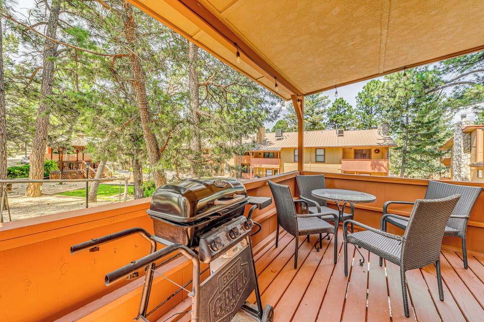 Covered Deck | Gas Grill | Outdoor Dining Area
