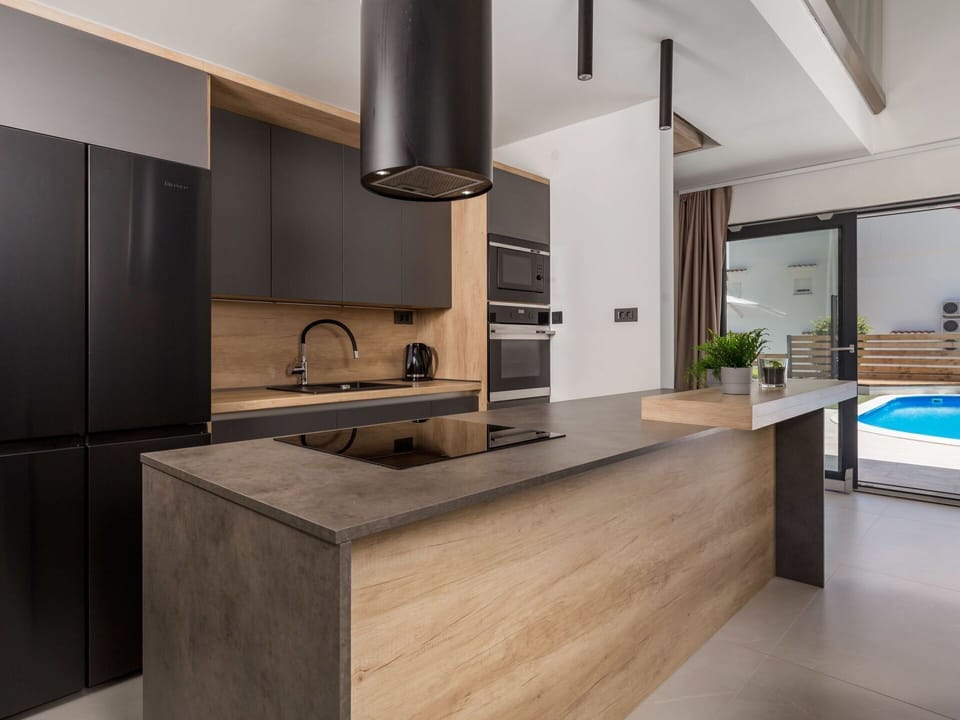Cabinetry, Building, Tap, Countertop, Furniture, Sink, Wood, Kitchen, Plant, Interior Design