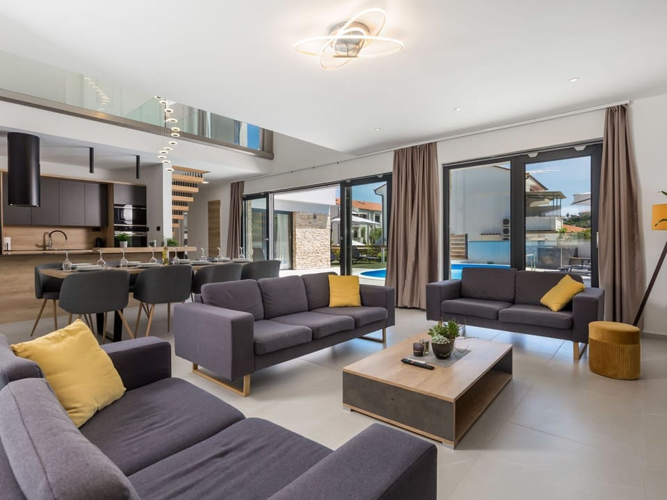 Couch, Furniture, Property, Picture Frame, Table, Comfort, Studio Couch, Interior Design, Living Room, Lighting