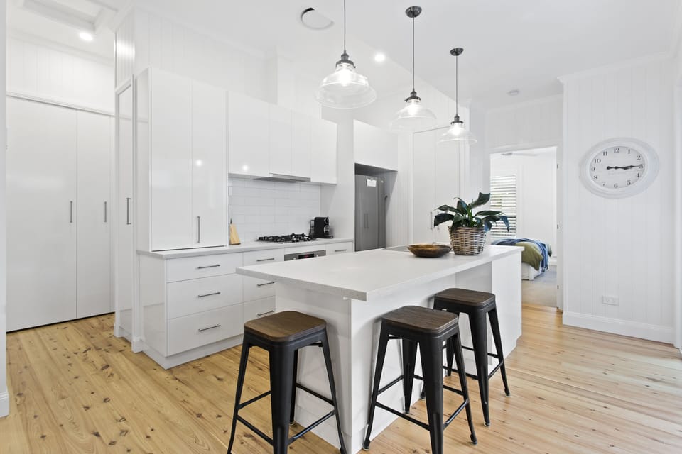 Comfort Cottage | Private kitchen | Full-size fridge, microwave, oven, stovetop