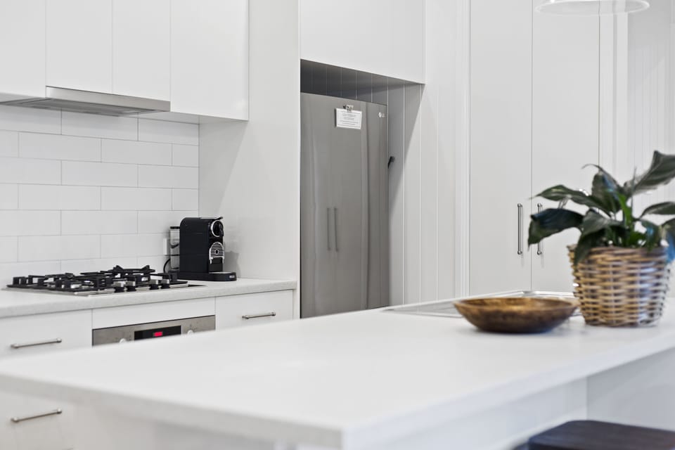Comfort Cottage | Private kitchen | Full-size fridge, microwave, oven, stovetop