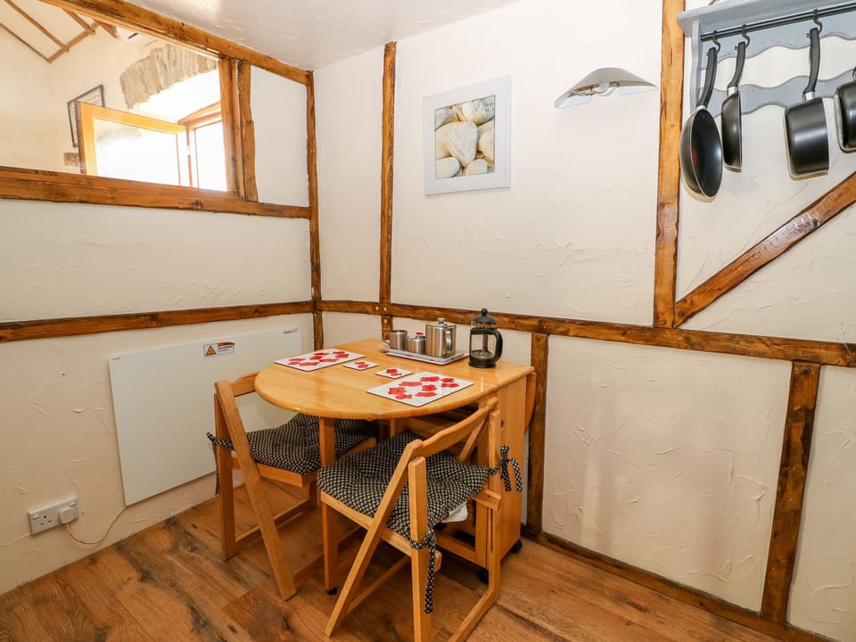 Cottage | Private kitchen | Cookware/dishes/utensils