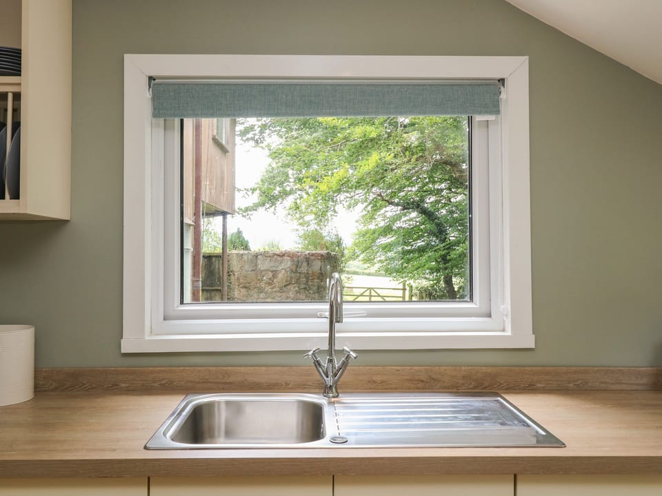 Cottage | Private kitchen | Fridge, microwave, dishwasher, electric kettle