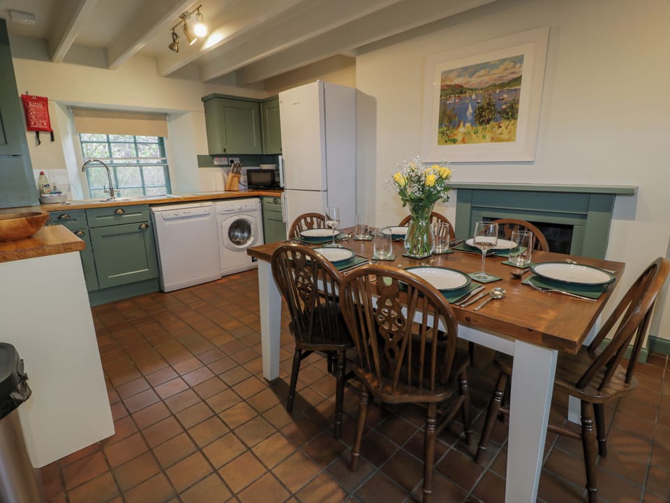 Cottage | Dining