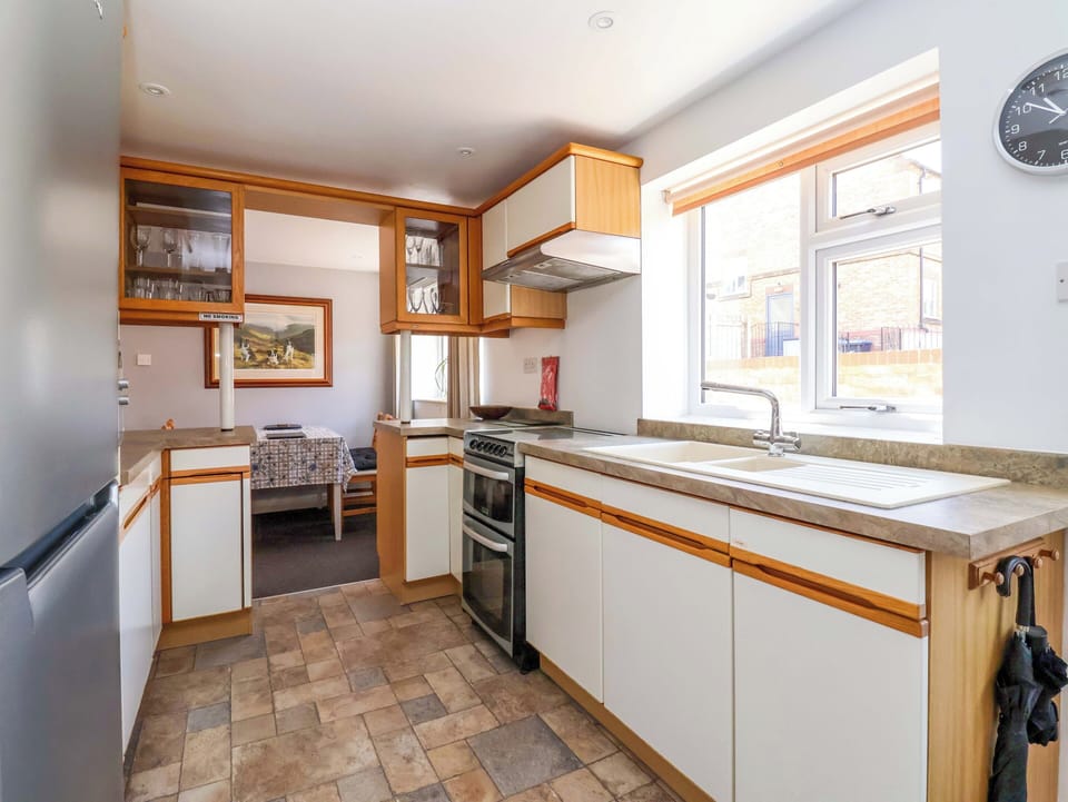Cottage | Private kitchen | Fridge, microwave, dishwasher, electric kettle