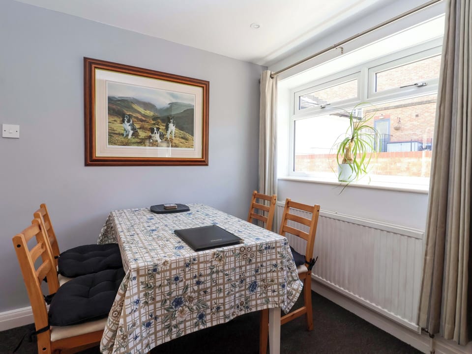 Cottage | Dining