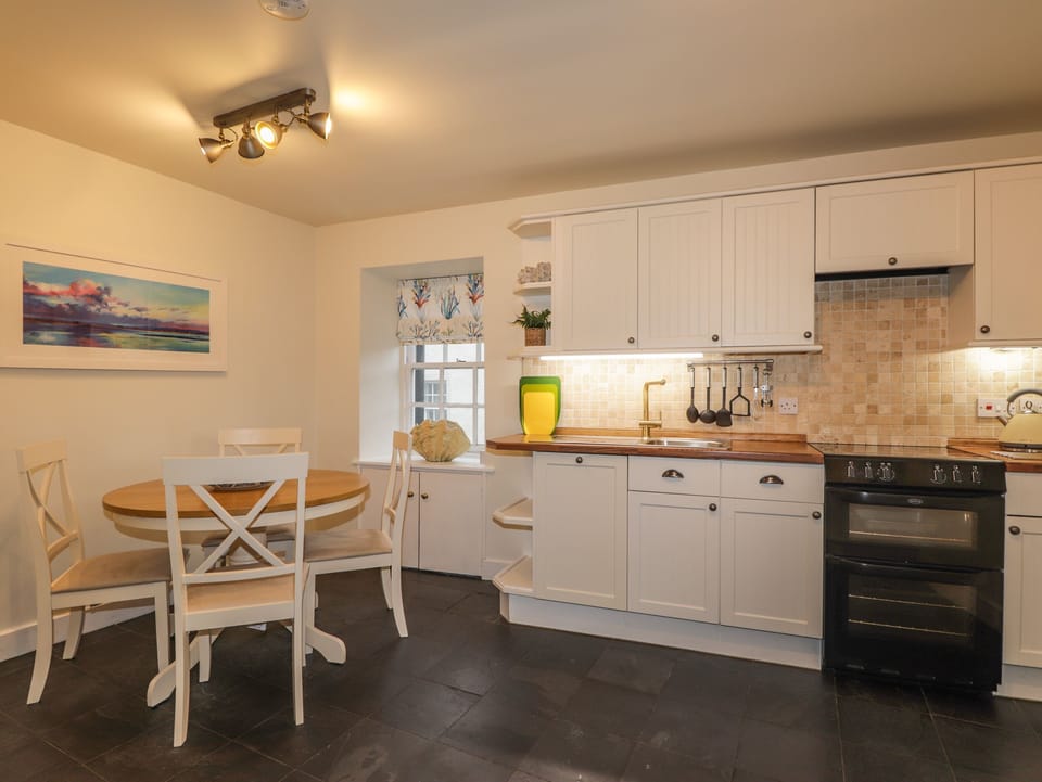 Cottage | Private kitchen | Fridge, dishwasher, electric kettle, toaster