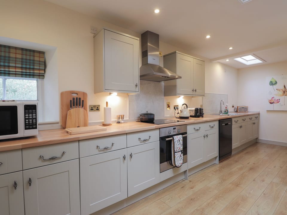 Cottage | Private kitchen | Fridge, dishwasher, electric kettle, toaster