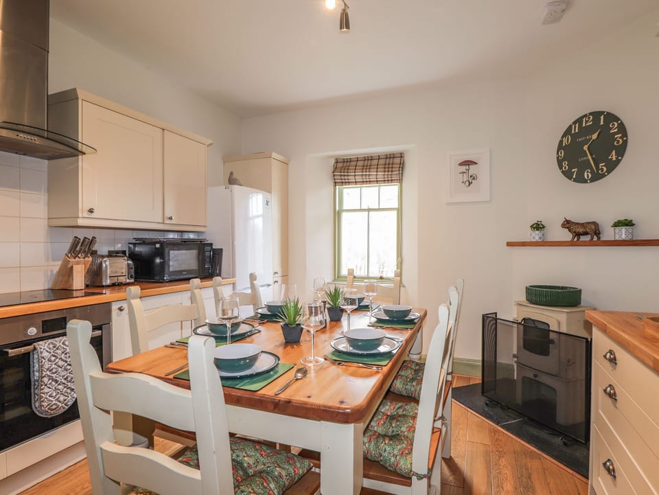 Cottage | Private kitchen | Fridge, dishwasher, electric kettle, toaster