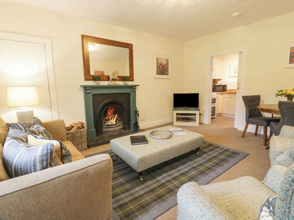 Cottage | Living area | Fireplace