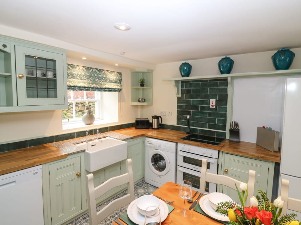 Cottage | Private kitchen | Fridge, microwave, dishwasher, electric kettle