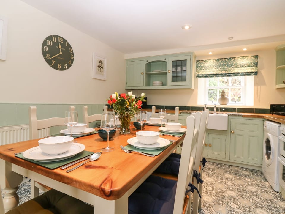 Cottage | Dining