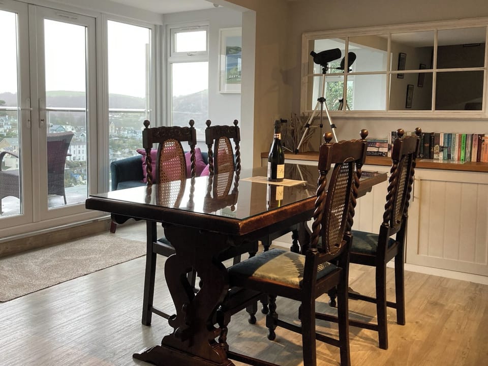 Cottage | Dining