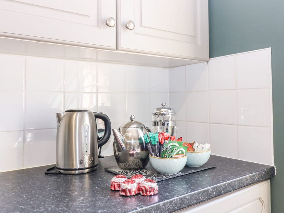 Cottage | Private kitchen | Fridge, microwave, dishwasher, electric kettle