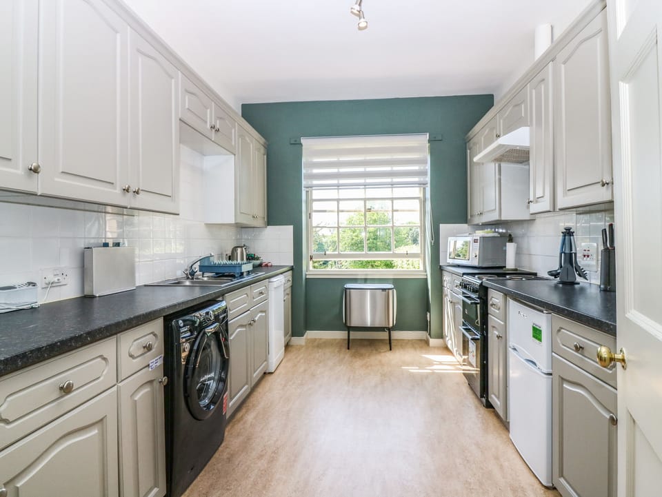 Cottage | Private kitchen | Fridge, microwave, dishwasher, electric kettle