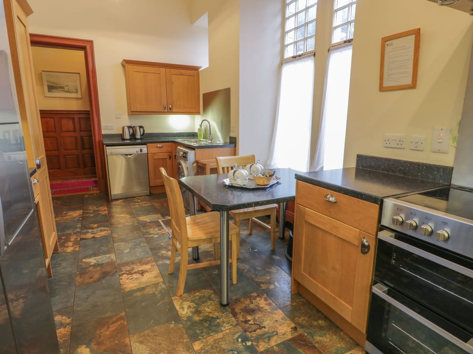 Cottage | Private kitchen | Fridge, dishwasher, electric kettle, toaster