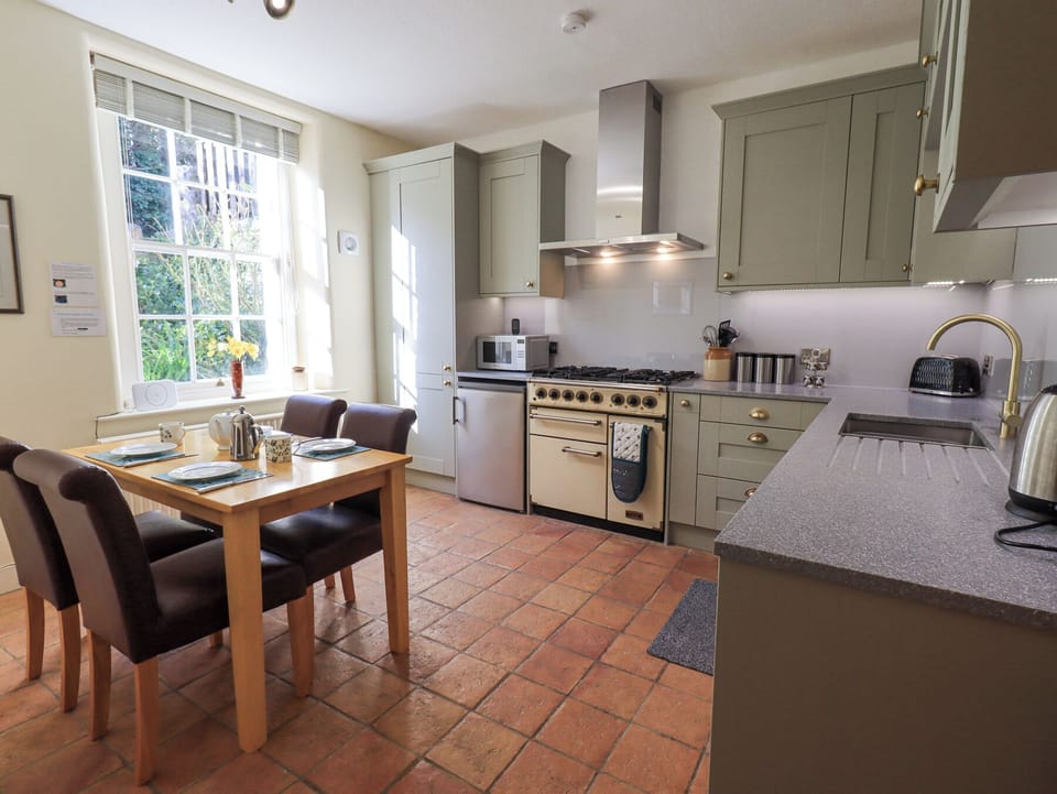 Cottage | Private kitchen | Fridge, microwave, dishwasher, electric kettle