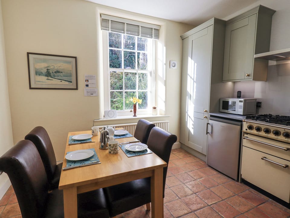 Cottage | Dining