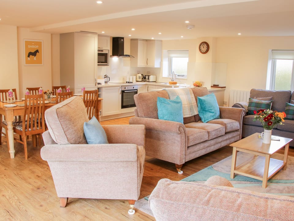Cottage | Living room | Fireplace