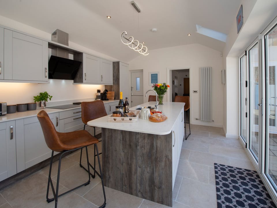 Cottage | Private kitchen | Fridge, microwave, dishwasher, electric kettle