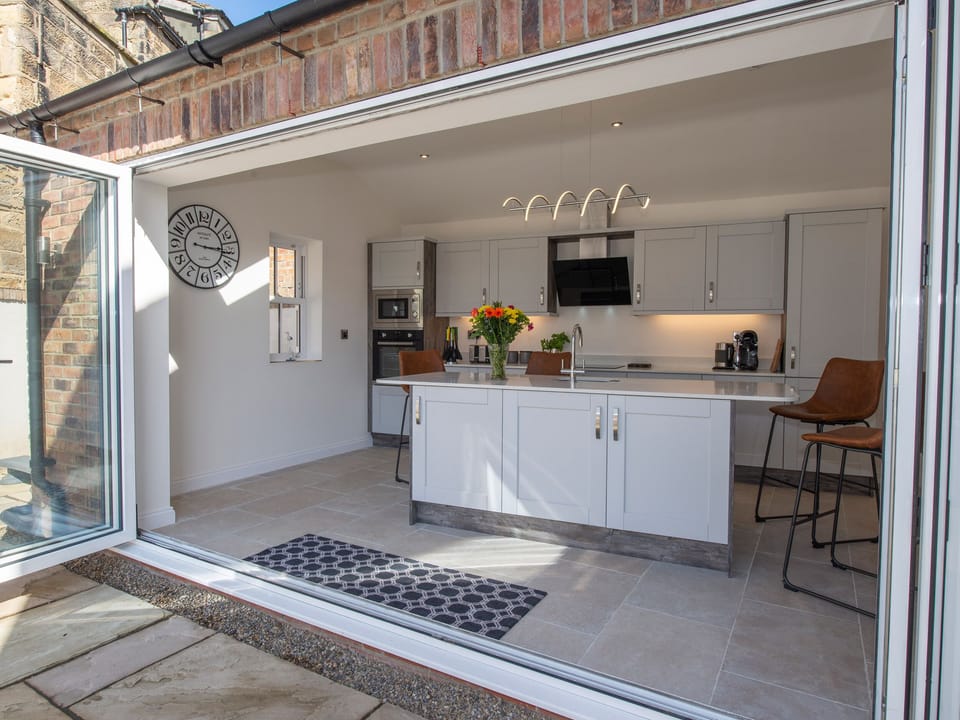 Cottage | Private kitchen | Fridge, microwave, dishwasher, electric kettle