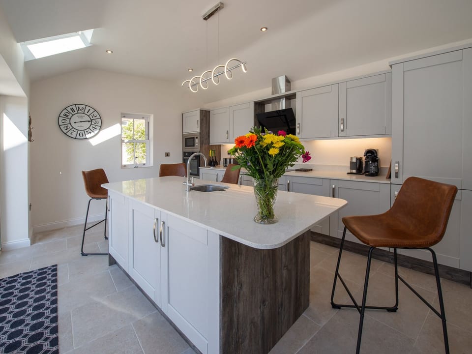 Cottage | Private kitchen | Fridge, microwave, dishwasher, electric kettle