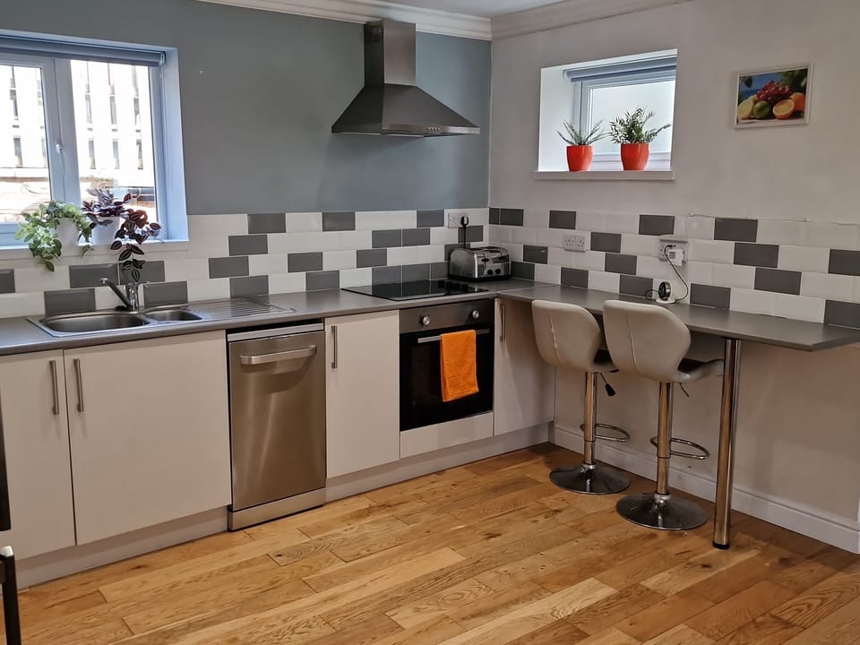 Cottage | Private kitchen | Fridge, microwave, dishwasher, electric kettle