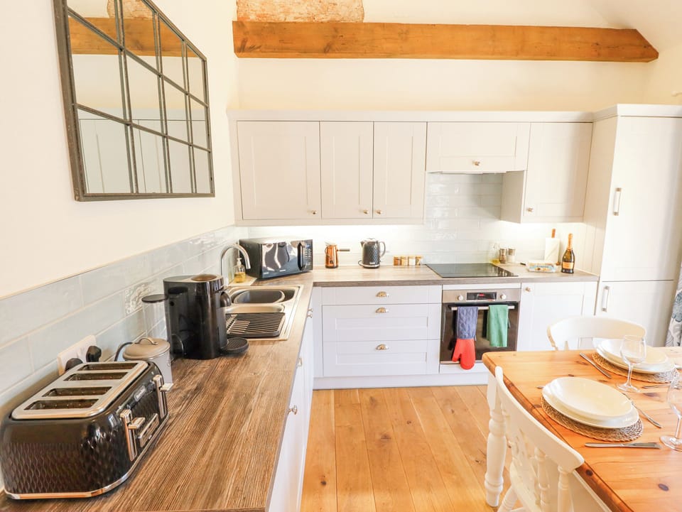 Cottage | Private kitchen | Fridge, microwave, dishwasher, electric kettle