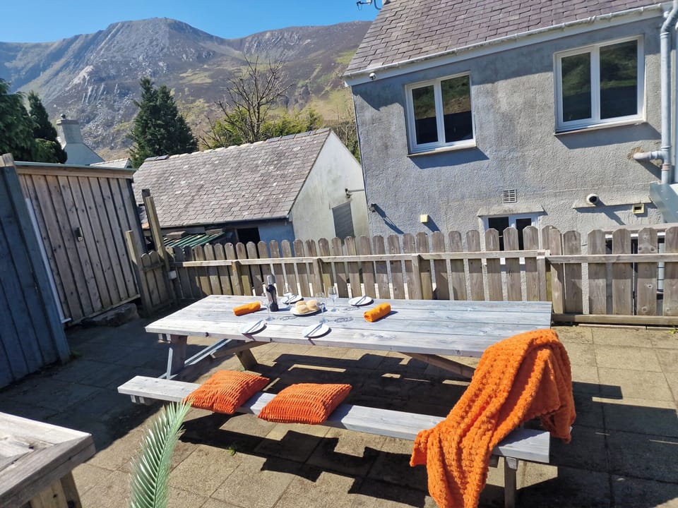 Cottage | Outdoor dining
