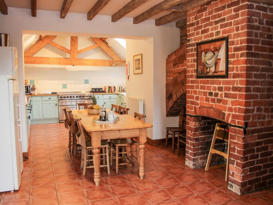 Cottage | Private kitchen | Fridge, microwave, dishwasher, electric kettle