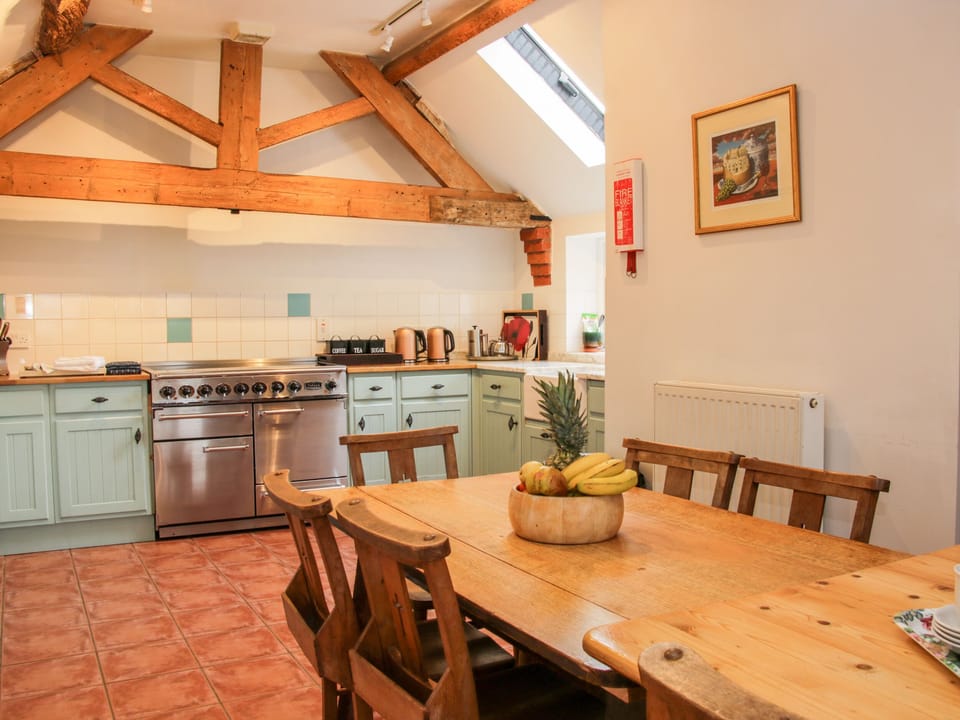 Cottage | Private kitchen | Fridge, microwave, dishwasher, electric kettle