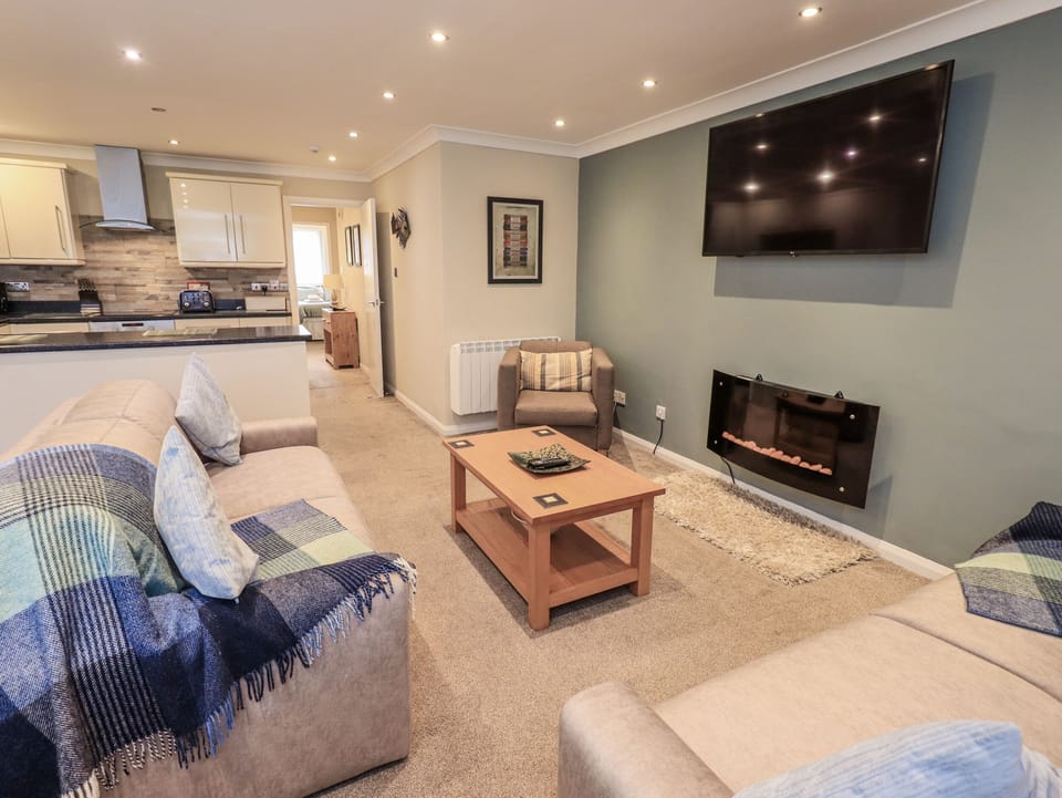 Cottage | Living area | Fireplace, DVD player