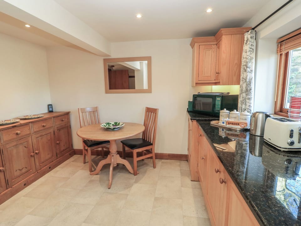 Cottage | Private kitchen | Fridge, microwave, dishwasher, cookware/dishes/utensils