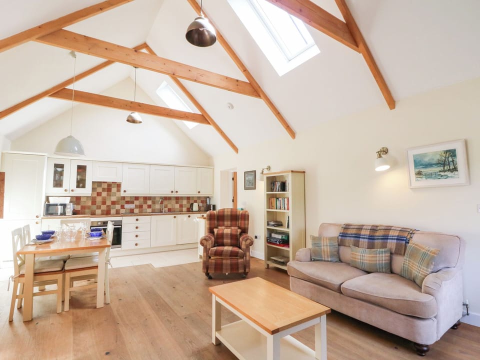 Cottage | Living area | Fireplace, DVD player