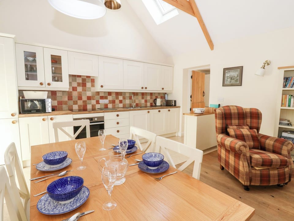 Cottage | Dining