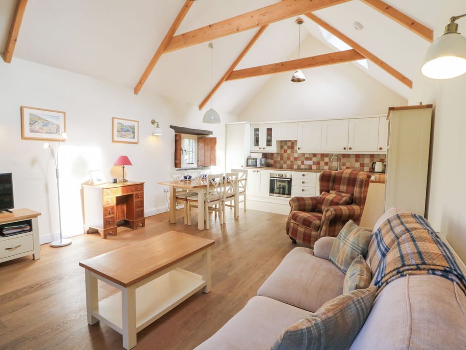 Cottage | Living area | Fireplace, DVD player