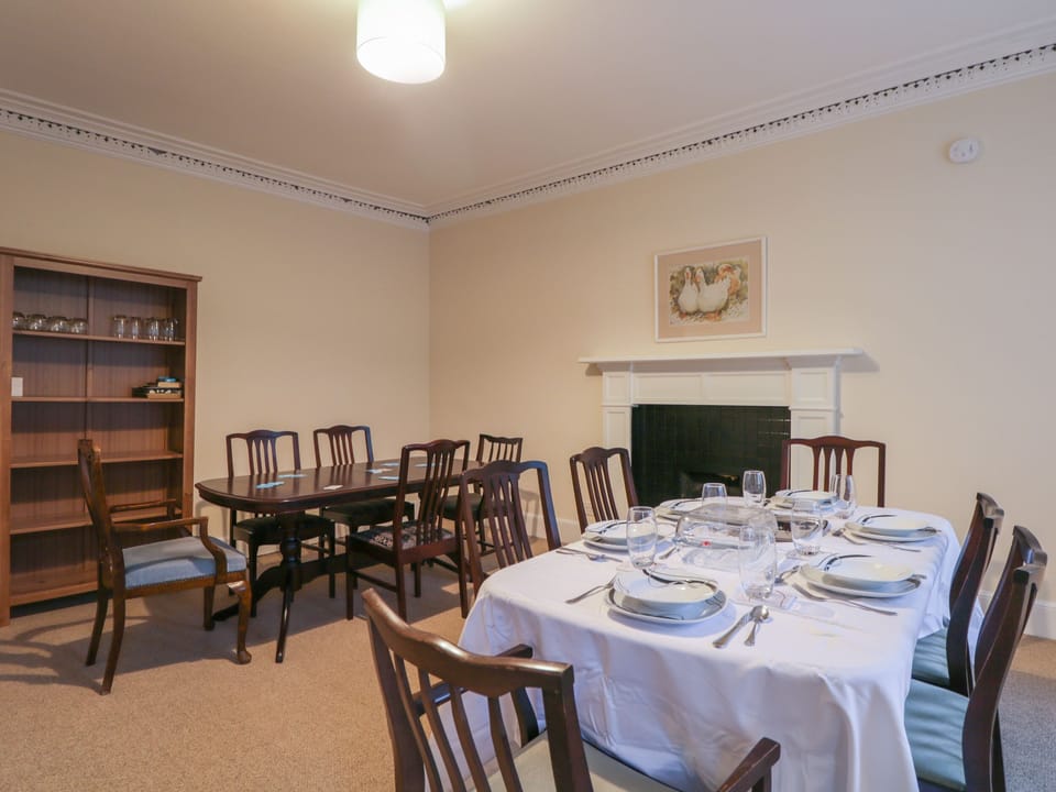 Cottage | Private kitchen | Fridge, electric kettle, toaster, cookware/dishes/utensils