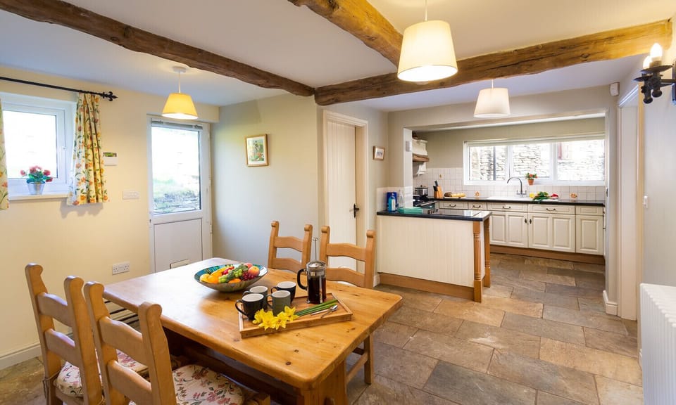 Cottage | Private kitchen | Fridge, microwave, dishwasher, cookware/dishes/utensils