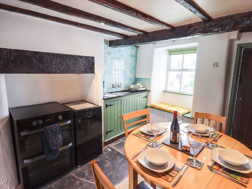 Cottage | Private kitchen | Fridge, microwave, dishwasher, cookware/dishes/utensils