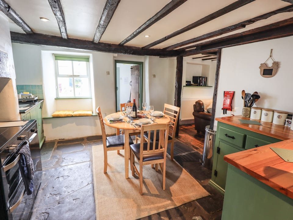 Cottage | Private kitchen | Fridge, dishwasher, cookware/dishes/utensils