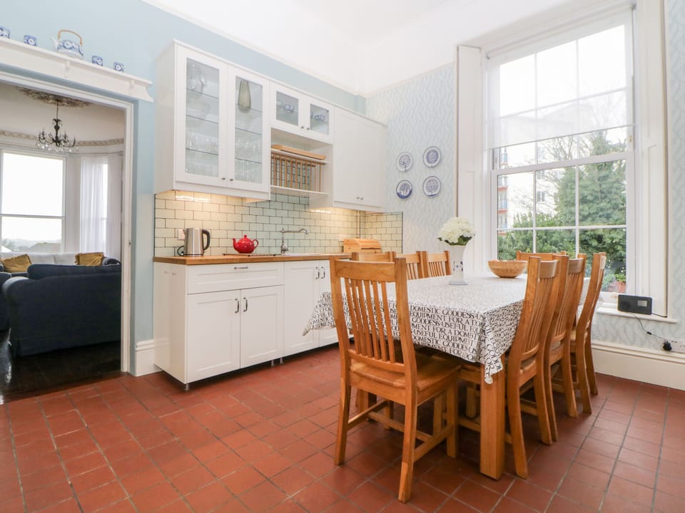Cottage | Private kitchen | Fridge, microwave, dishwasher, electric kettle