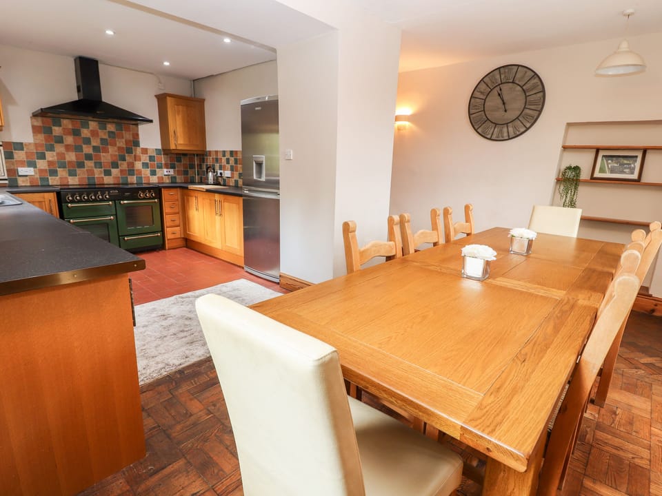 Cottage | Private kitchen | Fridge, microwave, dishwasher, electric kettle