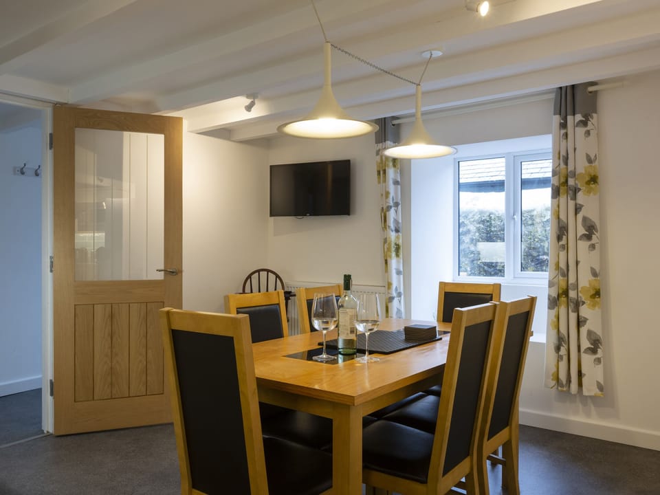 Cottage | Private kitchen | Fridge, microwave, dishwasher, electric kettle