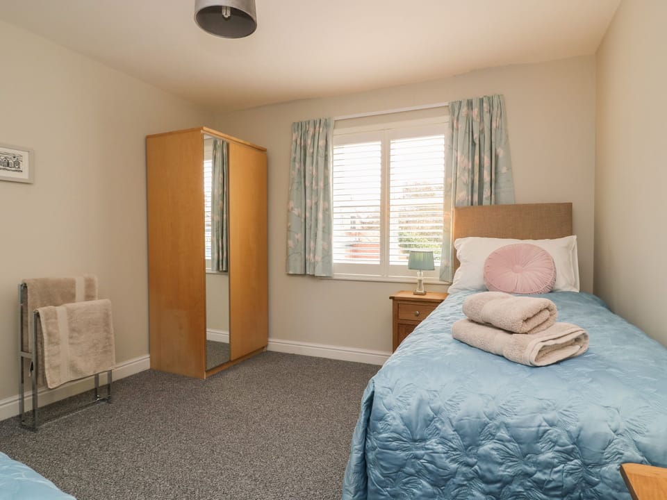 Cottage | 2 bedrooms, WiFi (free), individually decorated, individually furnished
