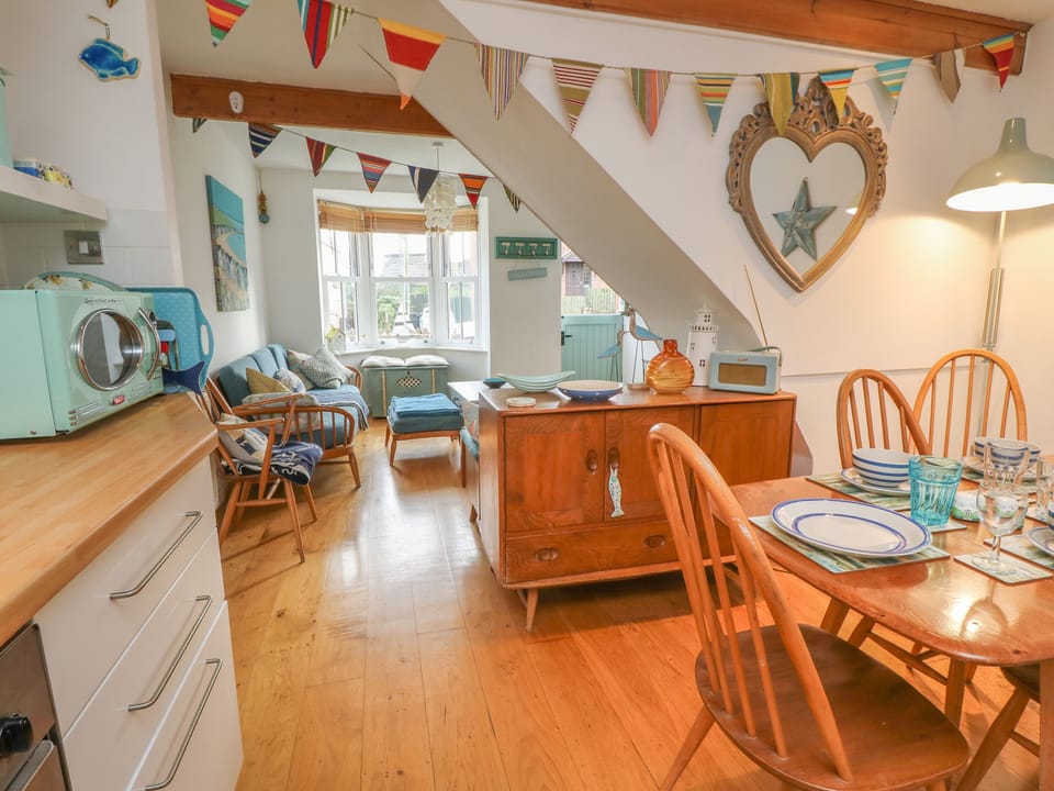 Cottage | Dining